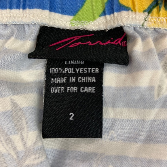 Torrid Zip Front Peplum Top Size 2X - Picture 4 of 7